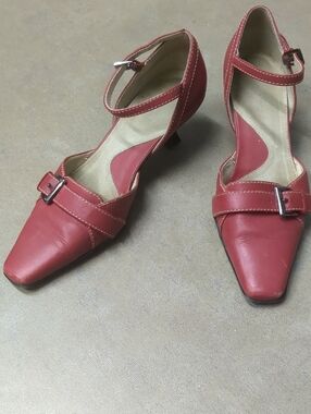 Aerosoles Red Buckle Strap Low Heel Pumps Size 6